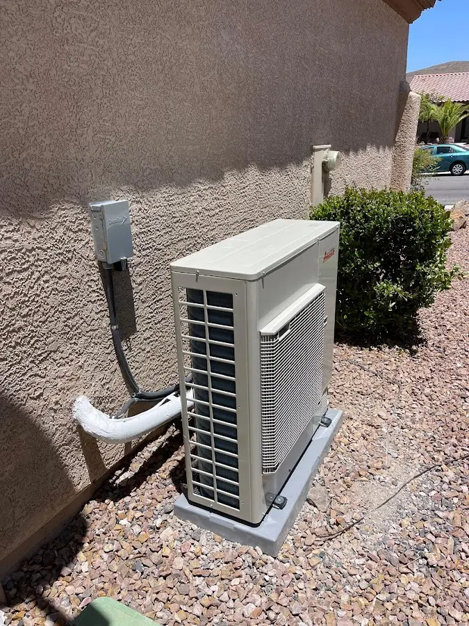 Residential air conditioning condenser unit in Senatobia